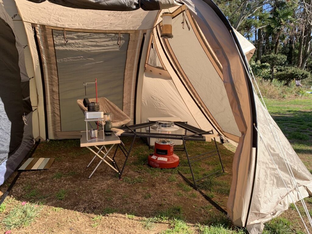 ポールを差し込むだけの簡単設営